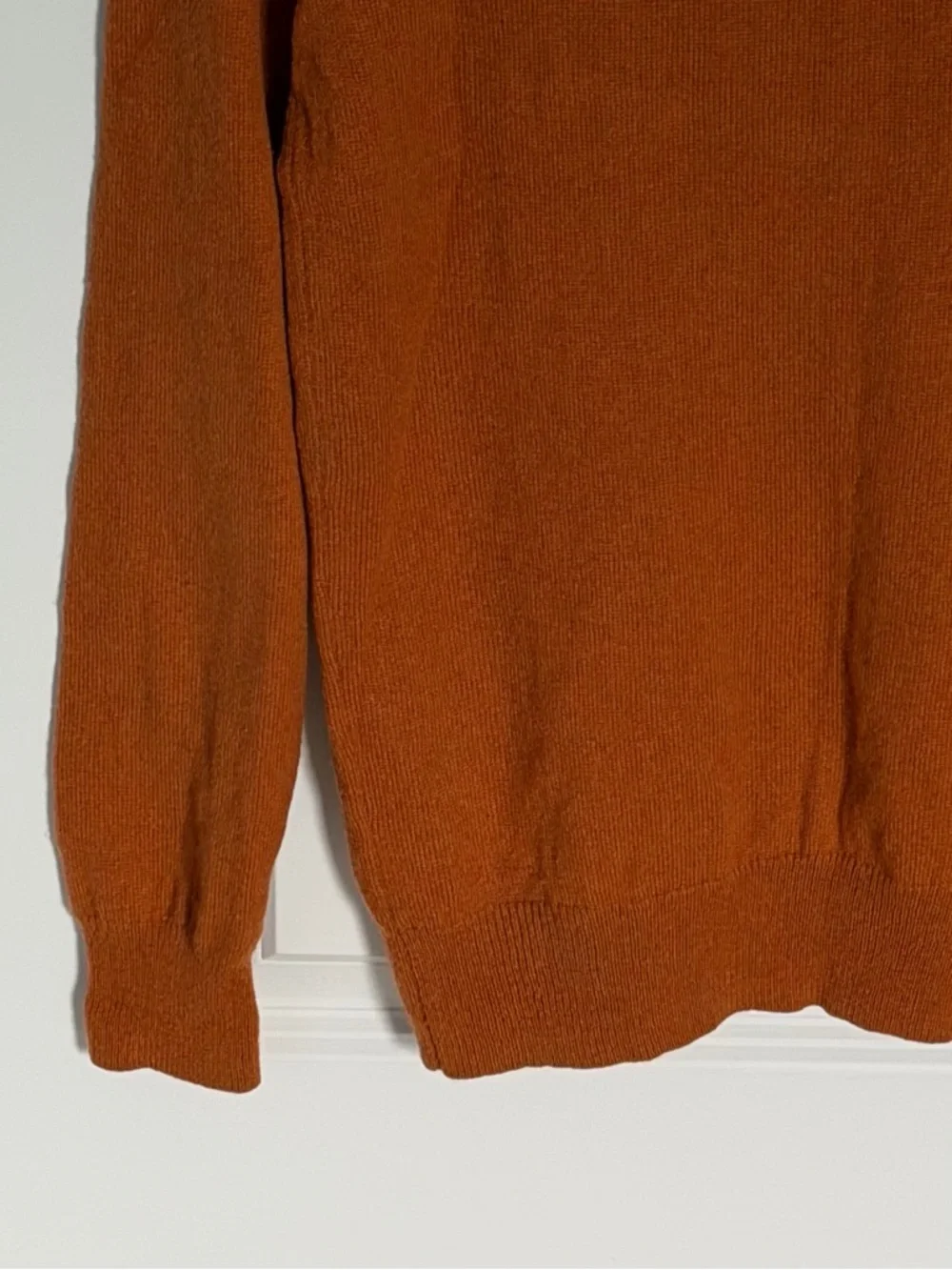 J. Crew Men’s Crewneck Cashmere Sweater in Rust Orange Size Small 54862